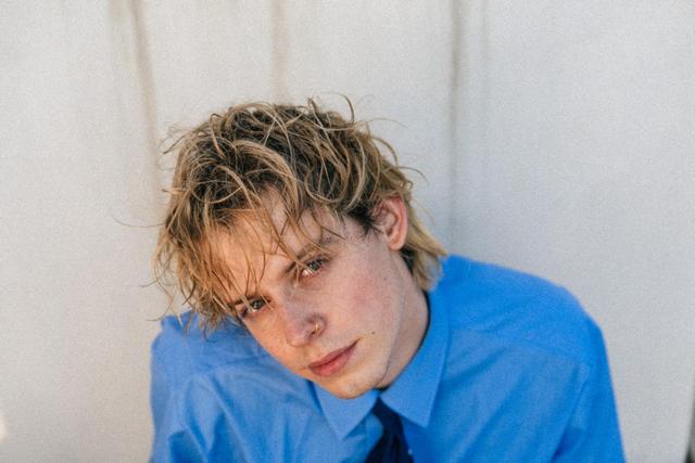 error mit seiner neuen Single „Das Glück gehört Versagern“