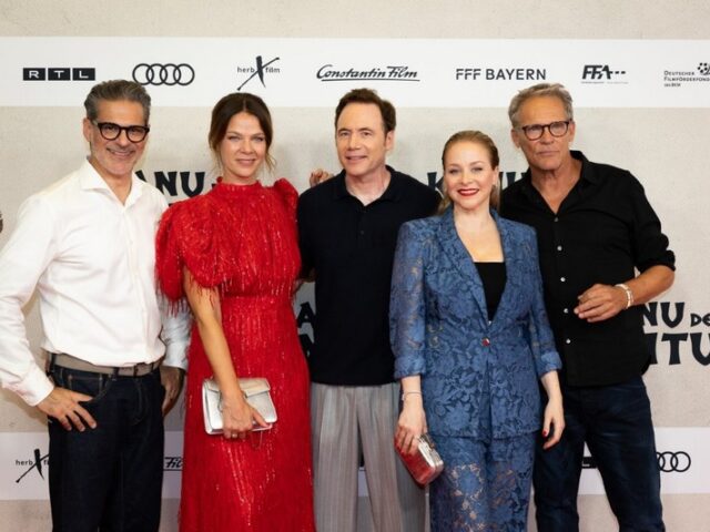 DAS KANU DES MANITU feiert Weltpremiere in München