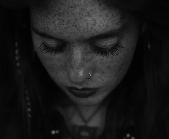 Vella veröffentlicht ihre neue Single “River Styx”