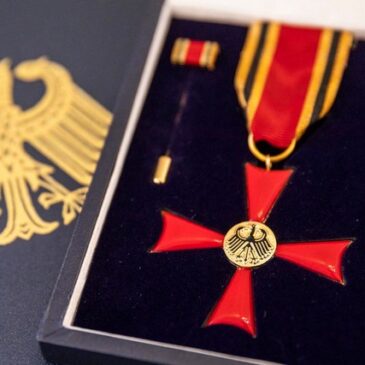 Ministerpräsident Haseloff überreicht vier Bundesverdienstorden in Magdeburg