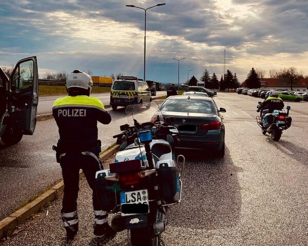 Autobahn 14: Verkehrsunfall mit Vollsperrung in beide Fahrtrichtungen