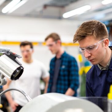 ifo Konjunkturumfrage: Industrie verliert weiter an Wettbewerbsfähigkeit