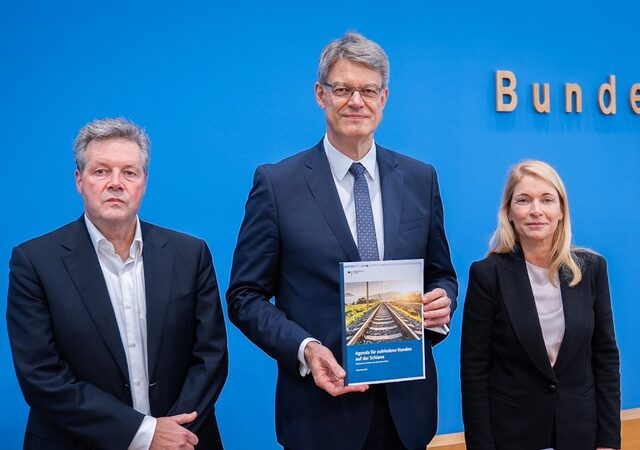 Bundesverkehrsminister Patrick Schnieder stellt „Agenda für zufriedene Kunden auf der Schiene“ und Führungsspitze vor