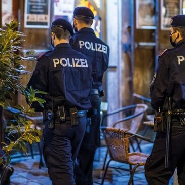 Magdeburger Polizei führt Personenkontrollen durch / Betäubungsmittel & Einhandmesser sichergestellt