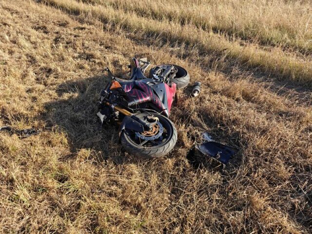 Motorradfahrer verliert Kontrolle und stürzt