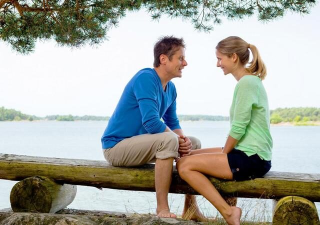 Aus der Herzkino-Reihe Inga Lindström: Das Geheimnis von Gripsholm (ZDF 13:40 – 15:10 Uhr)