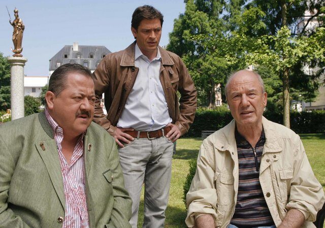 Krimiserie: Die Rosenheim-Cops – Tod beim Live-Chat (ZDF 16:10 – 17:00 Uhr)