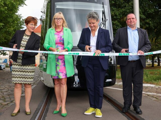 Magdeburg startet in die Zukunft: Neue Flexity-Straßenbahn nimmt Fahrgastbetrieb auf