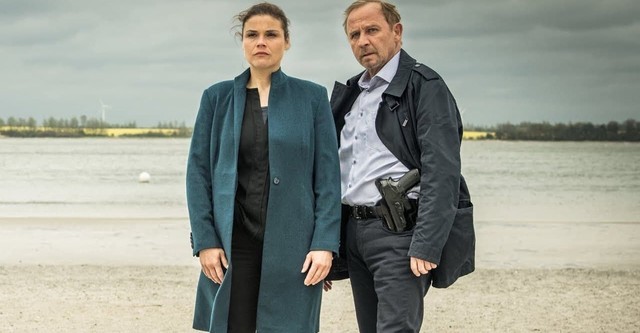 Krimi: Stralsund – Doppelkopf (ZDFneo  20:15 – 21:45 Uhr)