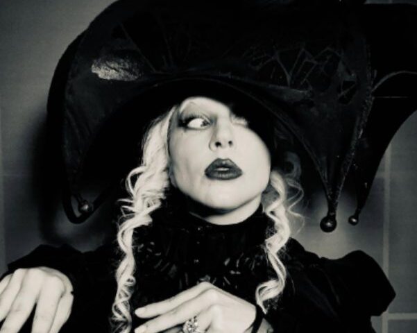 LADY GAGA veröffentlicht neuen Song & Video “The Dead Dance” zur neuen Staffel vom Netflix-Hit “Wednesday”