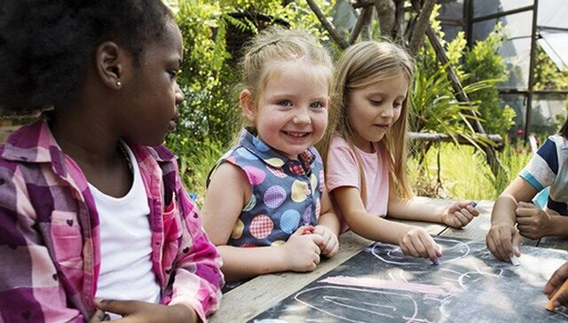 Wichtiger Preis in herausfordernder Zeit – Bundesweiter Kinder- und Jugendhilfepreis 2026 ist ausgeschrieben
