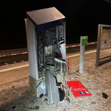 Unbekannte sprengen Fahrkartenautomaten in Gommern