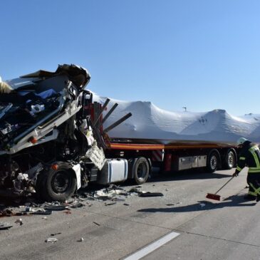 LKW-Fahrer übersieht Stauende auf der A2