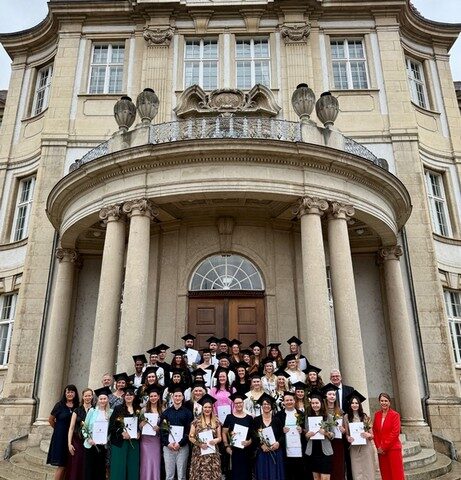 Staatssekretär Eckold gratuliert Absolventen: Übergabe der Prüfungszeugnisse im Oberlandesgericht Naumburg