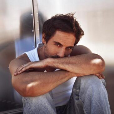 Live aus Dessau – Pop Around@Bauhaus: Max Giesinger (3sat  20:15 – 21:15 Uhr)