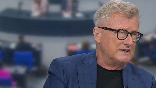 HANS-ULRICH JÖRGES: Gnadenloser Klartext! „Eigentlich regt mich alles auf, was ich hier vortrage!“