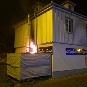 Feuerwehr im Einsatz: Imbiss brennt in Wernigerode