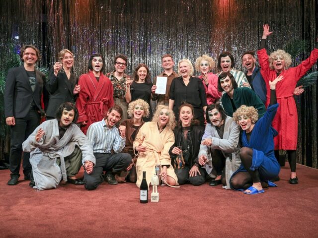 Martin-Linzer-Theaterpreis 2025 verliehen! Preisübergabe an das Magdeburger Schauspielensemble