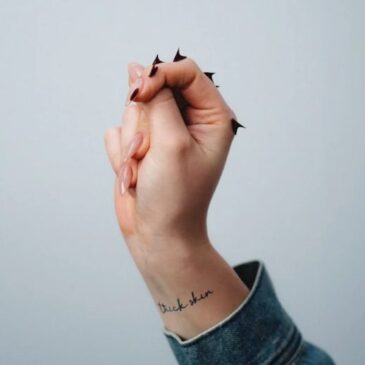 Lauren Spencer Smith veröffentlicht ihre neue Single “Thick Skin”