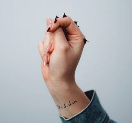 Lauren Spencer Smith veröffentlicht ihre neue Single “Thick Skin”