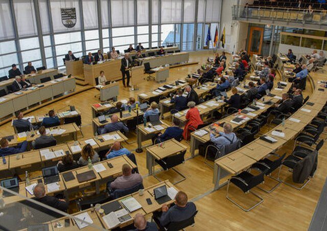 Heute ab 09:30 Uhr: Wieder knapp 30 TOPs auf der Tagesordnung im Landtag