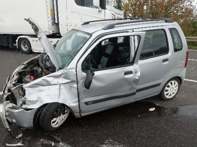 B71: Kollision zwischen Pkw und Sattelzug