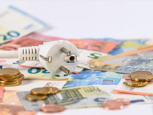 CHECK24: Ein regelmäßiger Strompreisvergleich zahlt sich aus