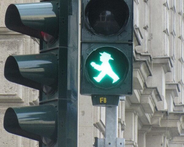 Politiker in Sachsen-Anhalt fordern längere Ampel-Grünphasen für Fußgänger