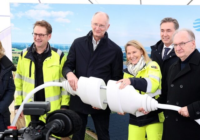 Staatssekretär Wünsch bei Einweihung von großem Kombi-Kraftwerk: „Hybrid ist Trumpf“