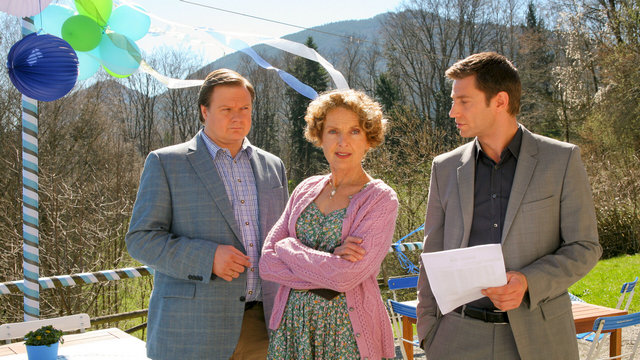 Krimiserie: Die Rosenheim-Cops – Tod beim Gaupreisplatteln (ZDF 16:10 – 17:00 Uhr)