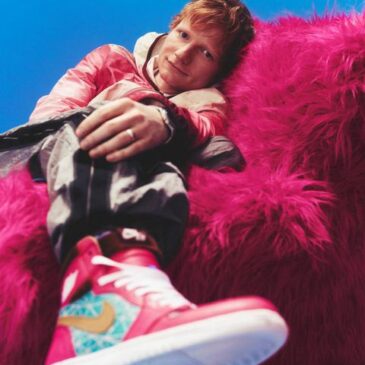 Ed Sheeran veröffentlicht „Play (Deluxe)“ und fügt seinem aktuellen Album damit fünf Tracks hinzu