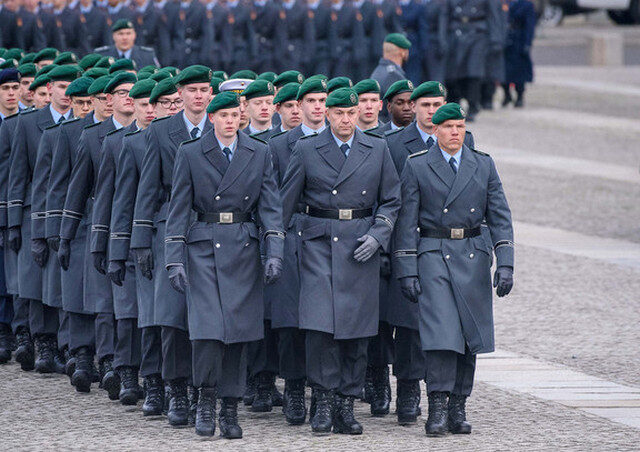 70 Jahre Bundeswehr: Feierliches Gelöbnis heute live im ZDF und „37°“-Reportage