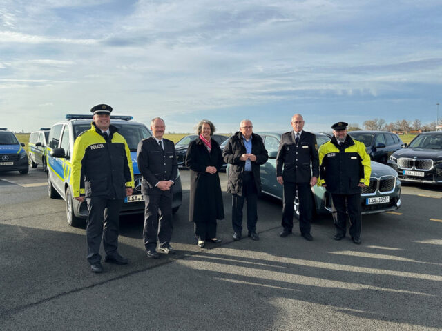 Übergabe neuer Funkstreifenwagen an die Polizeiinspektion Stendal