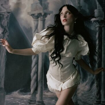 Holly Humberstone präsentiert ihre neue Single „Die Happy“