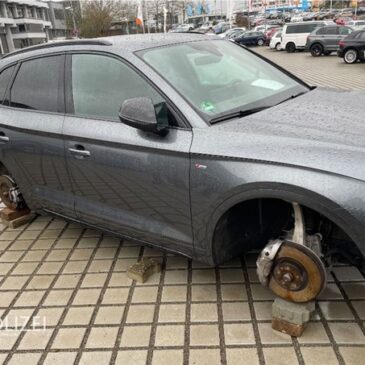 Dreister Diebstahl: Unbekannte klauen von mehreren Fahrzeugen die Reifen mit Felgen