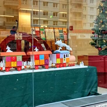 Am Samstag in der Stadtbibliothek: Weihnachtsmarkt mit Buchverkauf / Kunsthandwerk, Selbstgemachtes und Aktionen für Kinder