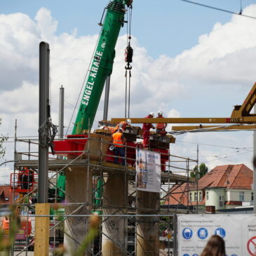 Behelfsbrücken in der Brenneckestraße werden in der kommenden Woche eingehoben / Sperrung der Auf- und Abfahrten vom 15. bis 19. Dezember