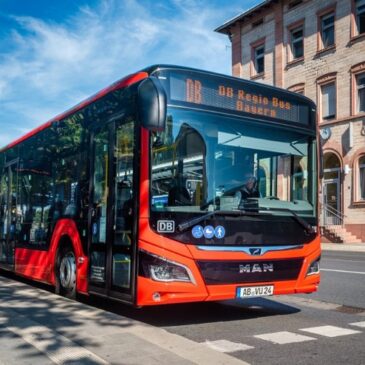 Größte Bus-Vergabe der Unternehmens­geschichte: DB schließt Rahmenverträge für mehr als 3.000 neue Busse für DB Regio