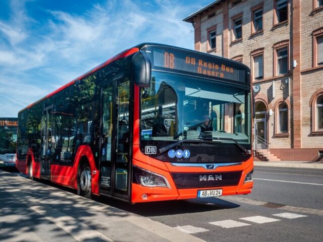 Größte Bus-Vergabe der Unternehmens­geschichte: DB schließt Rahmenverträge für mehr als 3.000 neue Busse für DB Regio