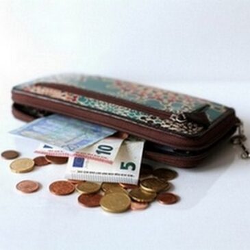 Umfrage zu Mindestlohnerhöhung: Unternehmen planen Stellenabbau