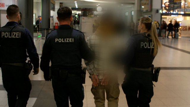 Hauptbahnhof Magdeburg: 37-Jähriger widersetzt sich der Kontrolle und verletzt zwei Bundespolizisten