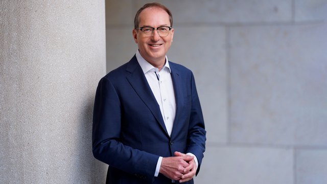 Dobrindt will härter gegen Linksextremisten vorgehen