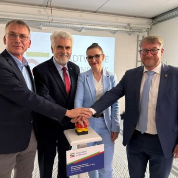 Willingmann besucht modernisiertes Blockheizkraftwerk in Schönebeck