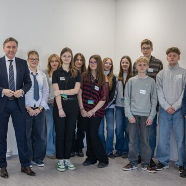 Staatssekretär Wünsch begrüßt 12 Jugendliche zum „Girls Day / Boys Day“ / Schülerinnen und Schüler erhalten spannende Einblicke ins „Zukunftsministerium“