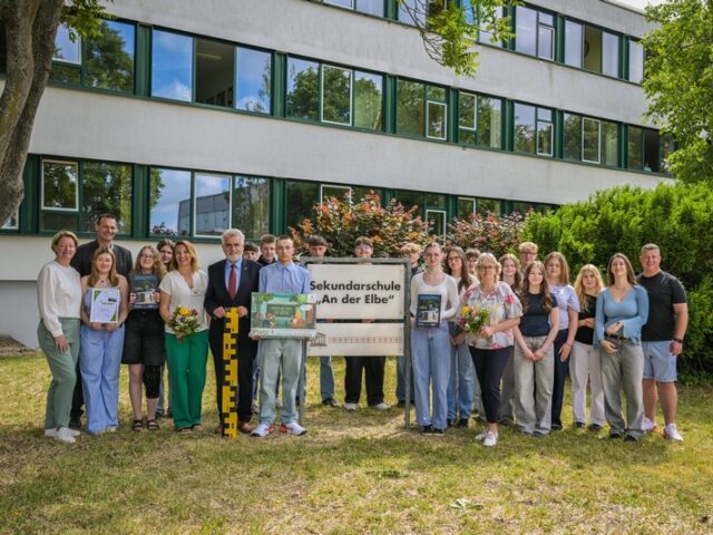 Willingmann ehrt Pareyer Schüler als Sieger im landesweiten Wettbewerb zu Hochwassermarken