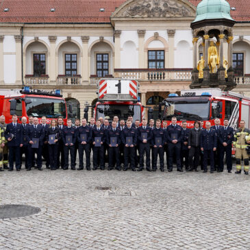 Stärkung der Berufsfeuerwehr Magdeburg / Neue Auszubildende im Rathaus feierlich vereidigt
