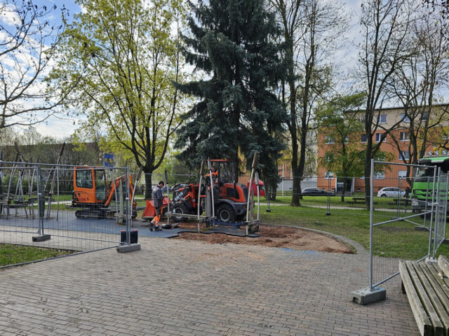 Fallschutzbelag auf Spielfläche in der Otto-Baer-Straße wird erneuert / „Spielen am Weg“ in Reform