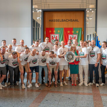 Landeshauptstadt würdigt SC Magdeburg für den Gewinn der Deutschen Meisterschaft / Ehrung durch Oberbürgermeisterin mit Eintragung in das Goldene Buch