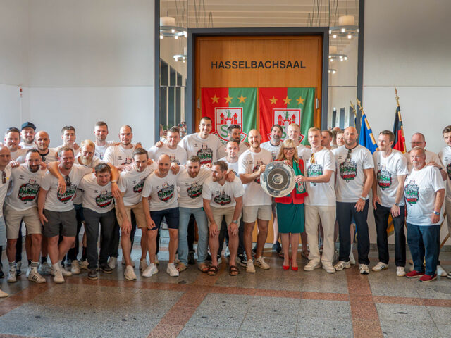 Landeshauptstadt würdigt SC Magdeburg für den Gewinn der Deutschen Meisterschaft / Ehrung durch Oberbürgermeisterin mit Eintragung in das Goldene Buch