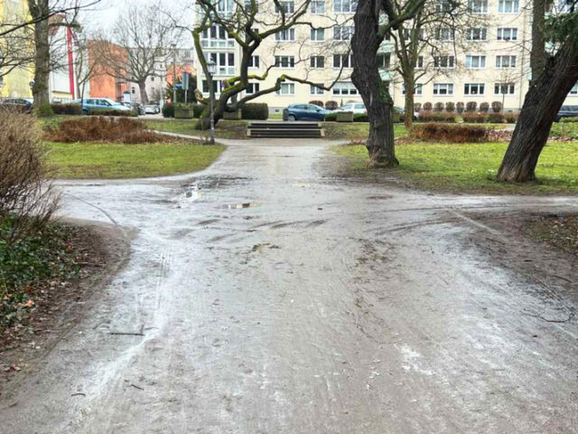 Wegkreuzung im Nordpark wird saniert / Zur Wahrung der Verkehrssicherheit